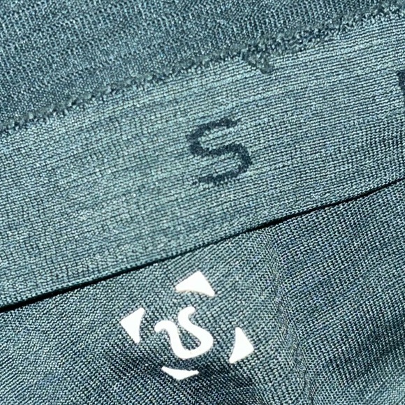 EUC Lululemon Metal Vent Tech Short Sleeve Shirt in Dark Voyage / Antigua - Picture 7 of 8